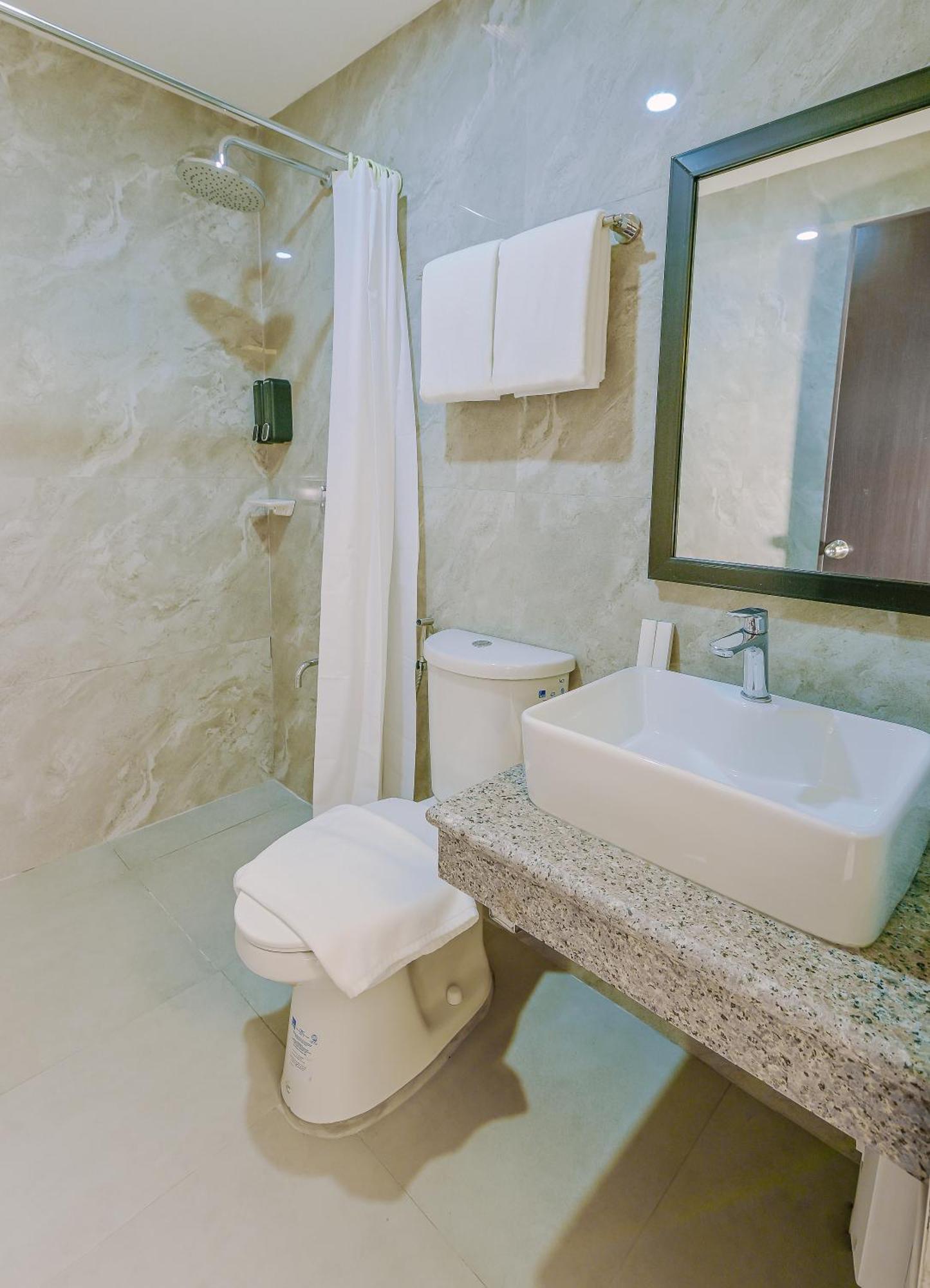 Monaco Hotel Taytay  Екстериор снимка