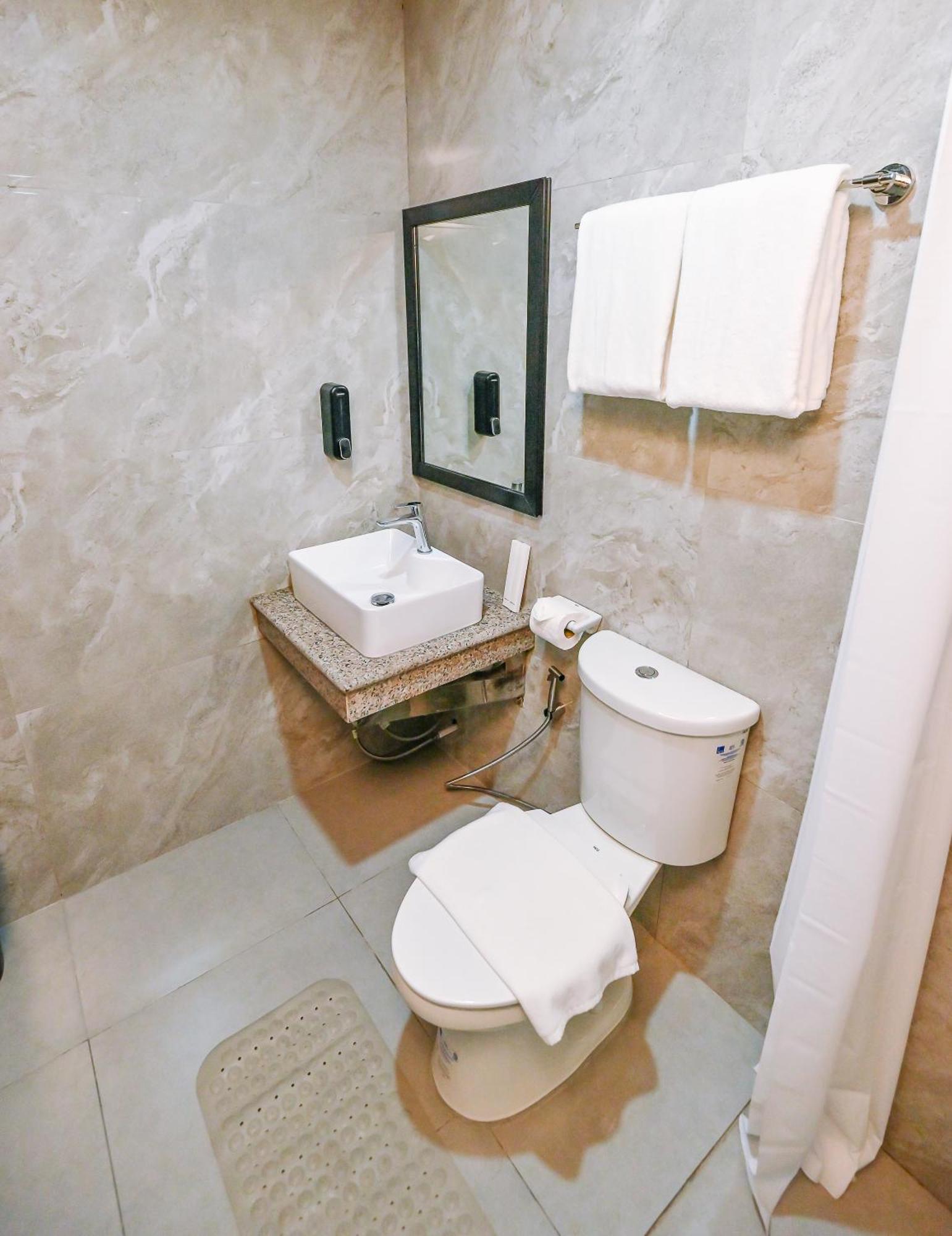 Monaco Hotel Taytay  Екстериор снимка