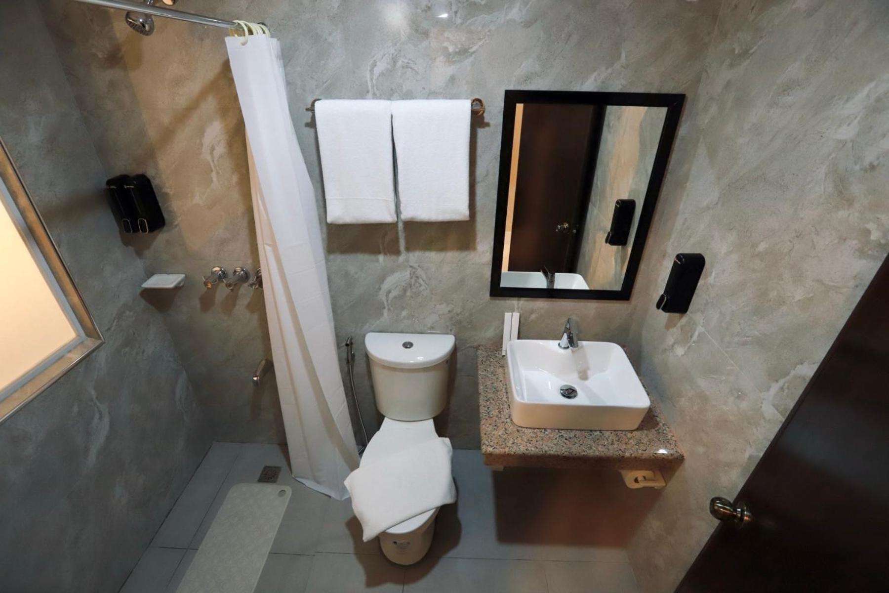 Monaco Hotel Taytay  Екстериор снимка